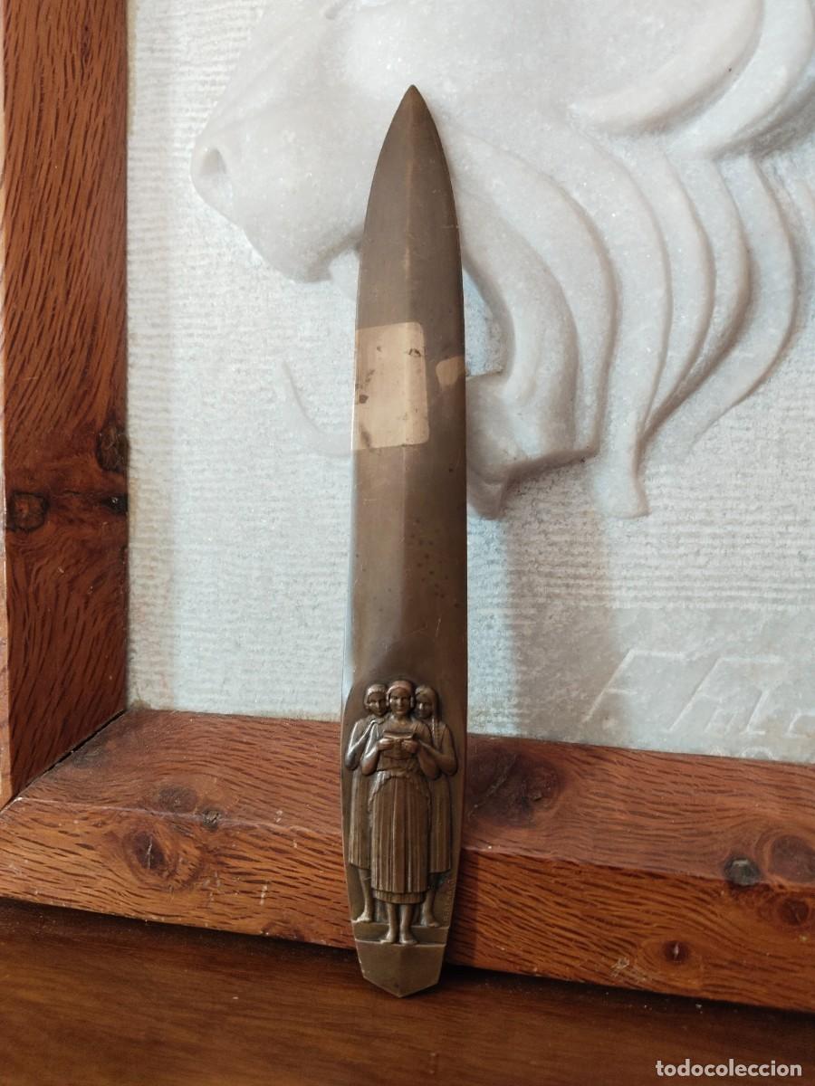 Escriban&iacute;a: Precioso Abrecartas Art Dec&oacute;. R. Benard. Bronce.