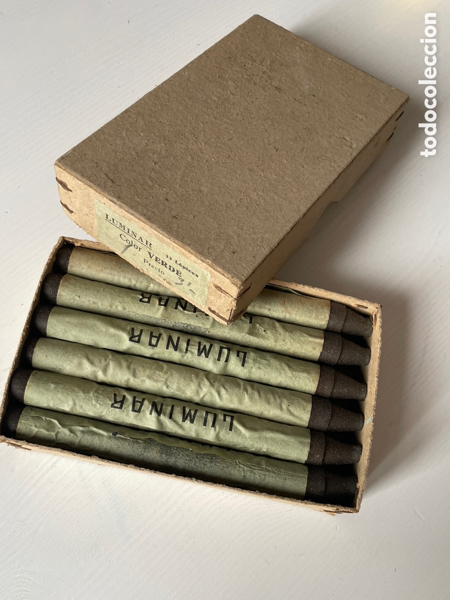 Escriban&iacute;a: Caja con 12 l&aacute;pices-ceras. Marca Luminar. Color verde..