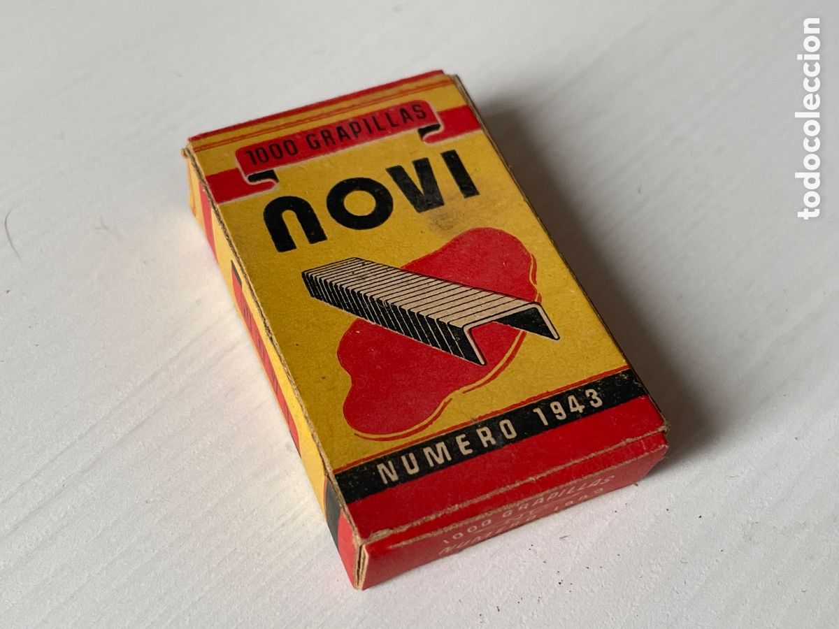 Escriban&iacute;a: Caja grapas, grapillas. Marca Novi. N&uacute;mero 1943. 1000 grapillas. A&ntilde;os 40.