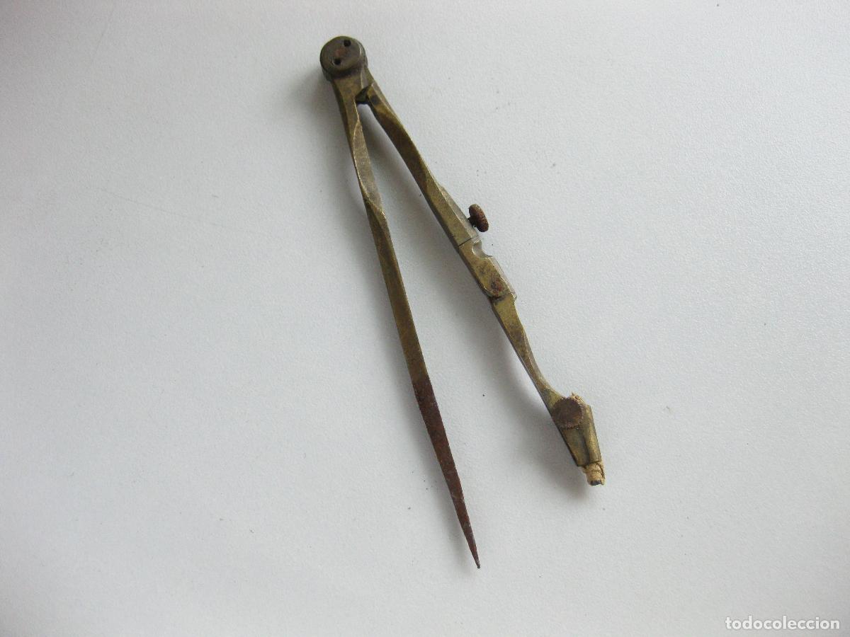 Escriban&iacute;a: ANTIGUO COMP&Aacute;S DE DIBUJO DE LAT&Oacute;N - Foto 1