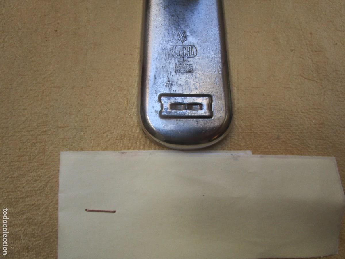 Escriban&iacute;a: GRAPADORA DE SOBREMESA MARCA &rdquo; FLECHA &rdquo; 12CM CROMADA 240GR FUNCIONANDO. + INFO - Foto 2