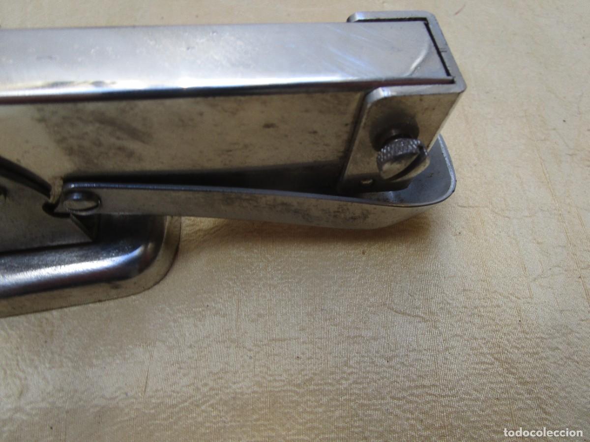 Escriban&iacute;a: GRAPADORA DE SOBREMESA MARCA &rdquo; FLECHA &rdquo; 12CM CROMADA 240GR FUNCIONANDO. + INFO - Foto 3