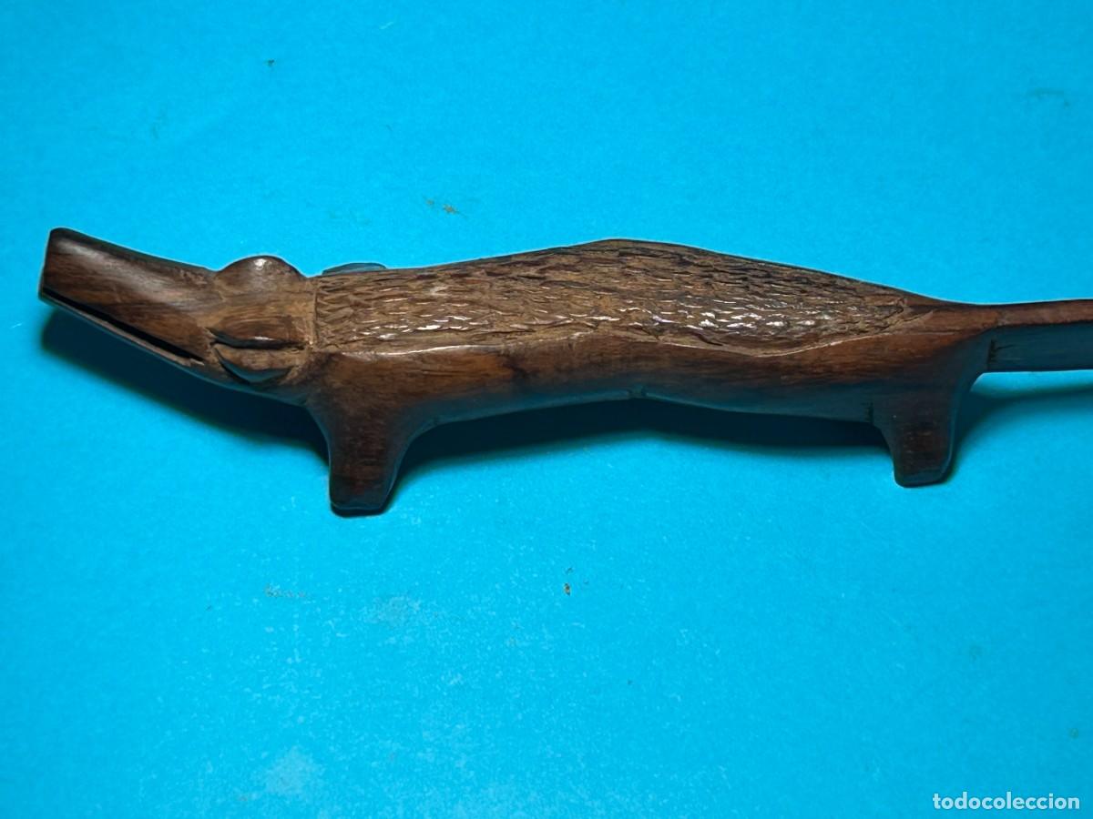 Escriban&iacute;a: ABRECARTAS DE MADERA TALLADO A MANO CON FORMA DE COCODRILO - Foto 4