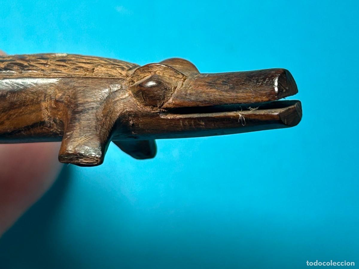 Escriban&iacute;a: ABRECARTAS DE MADERA TALLADO A MANO CON FORMA DE COCODRILO - Foto 8