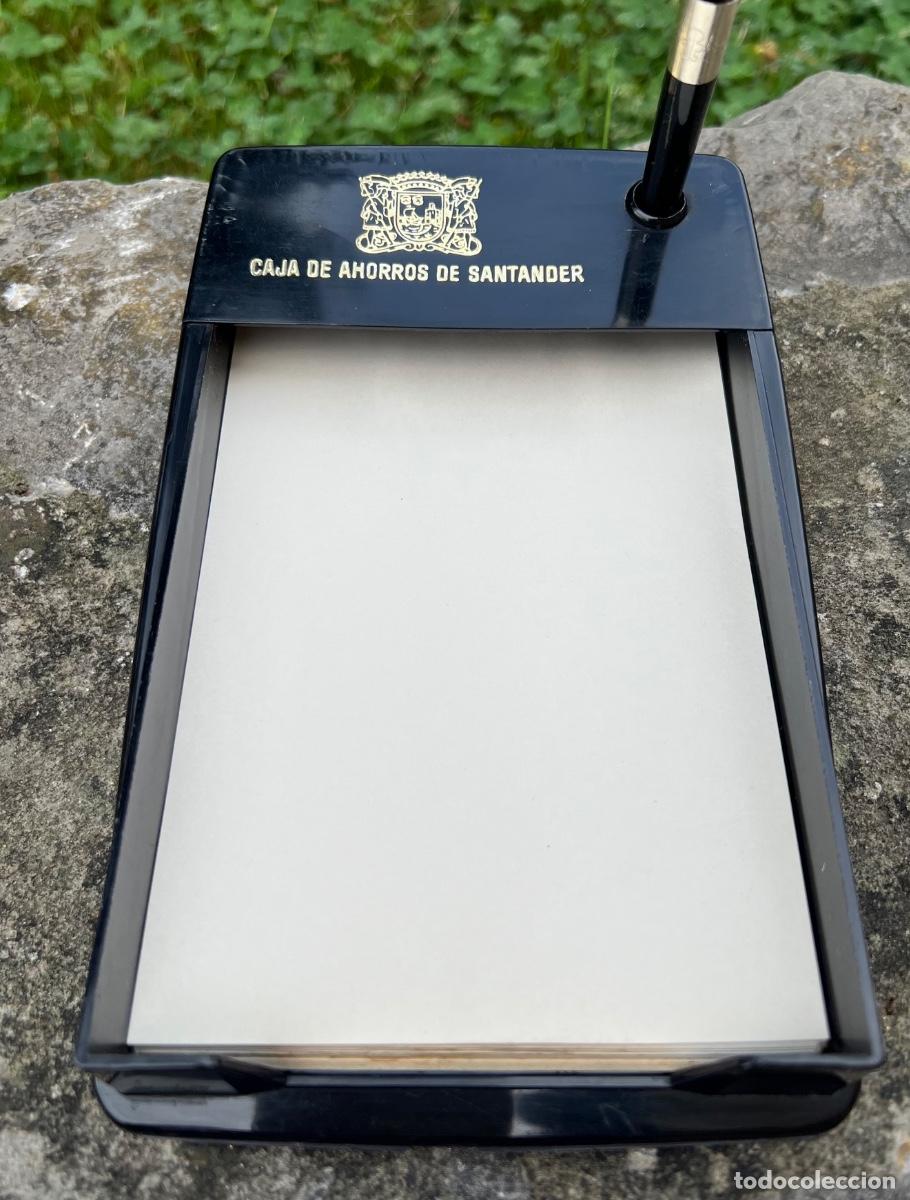 Escriban&iacute;a: Soporte para notas de papel con bol&iacute;grafo - Caja de Ahorros de Santander