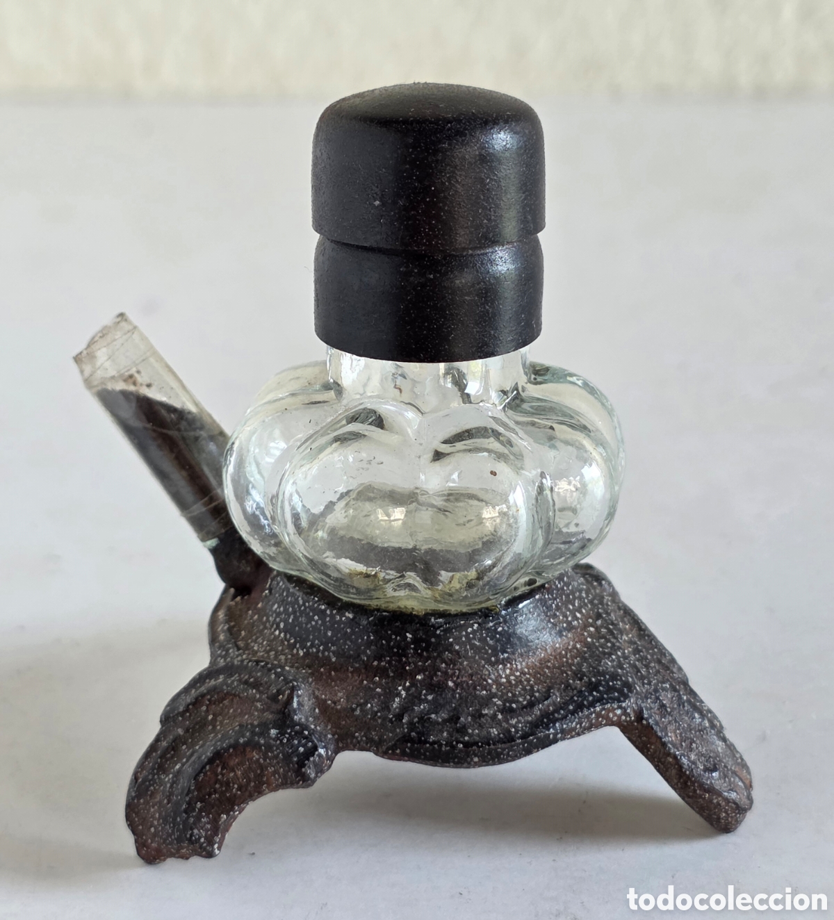Schreibwaren: Antiguo y Peque&ntilde;o Tintero de Metal, Cristal y Baquelita - Decoraci&oacute;n Escritorio