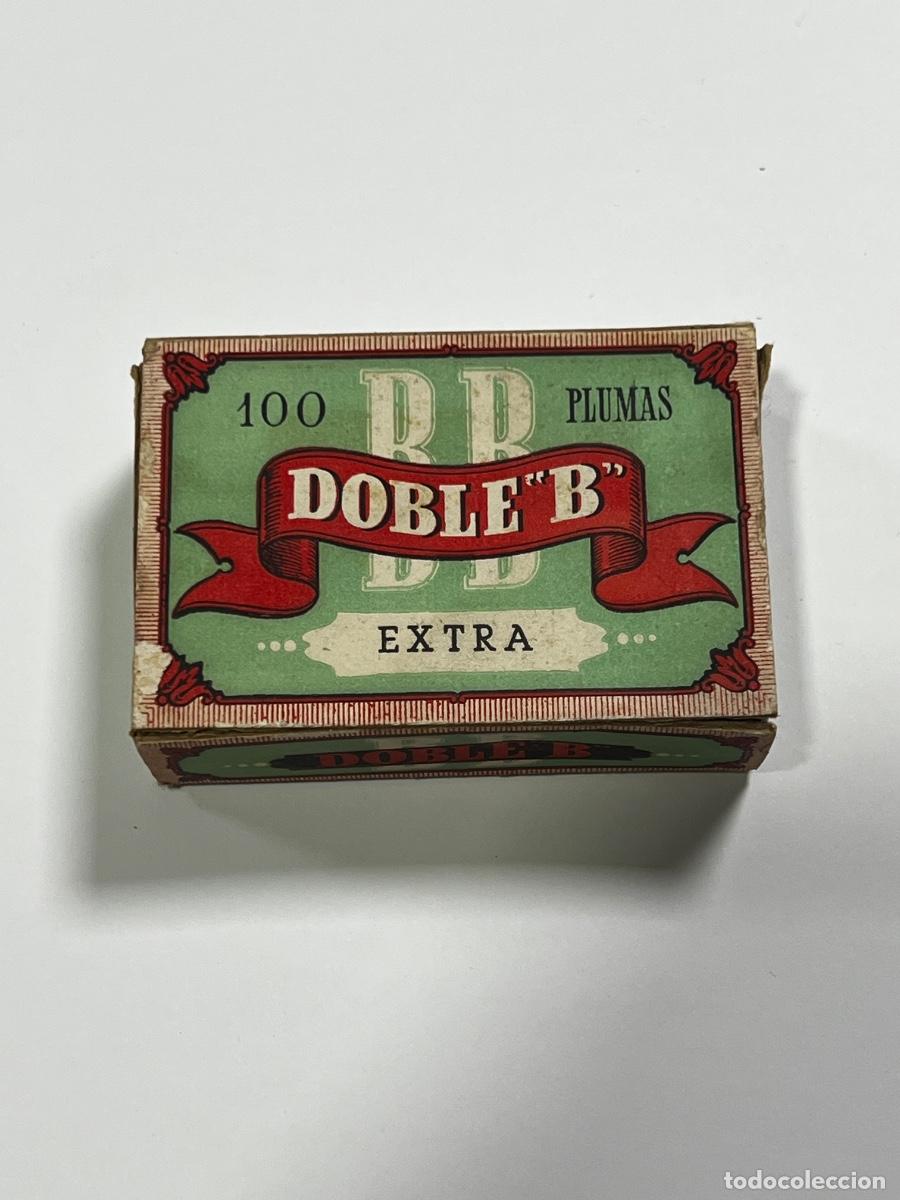 Escriban&iacute;a: CAJA CON 95 PLUMILLAS DOBLE B EXTRA.