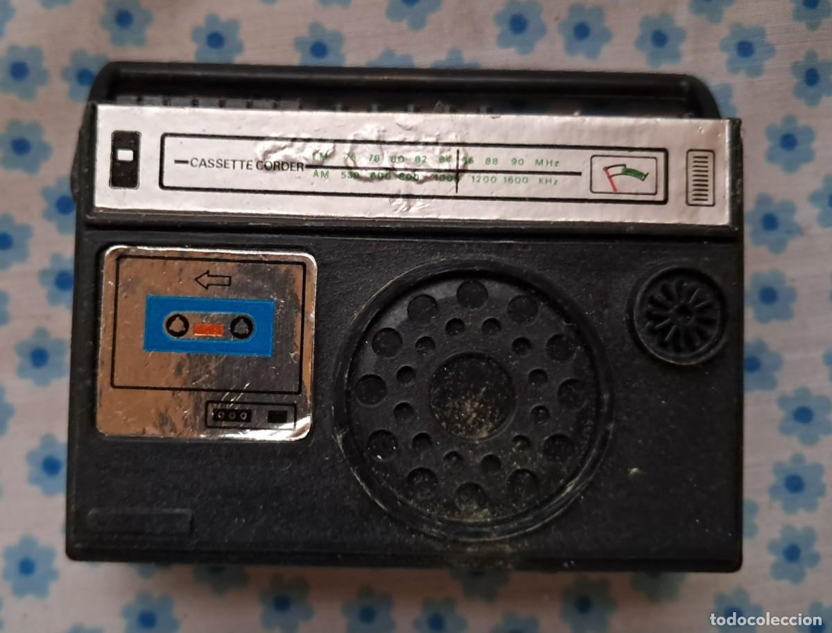 Escriban&iacute;a: Sacapuntas con forma de radio cassette a&ntilde;os 80