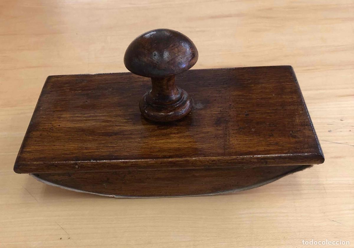 Escriban&iacute;a: ANTIGUO TAMPON DE MADERA PARA PAPEL SECANTE