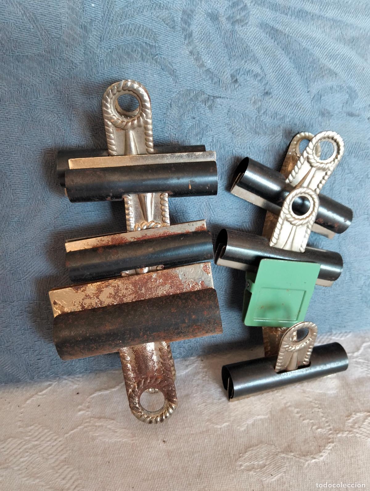 Escriban&iacute;a: Lote pinzas de oficina de papeles metal hierro antiguas usadas negro verde plateado