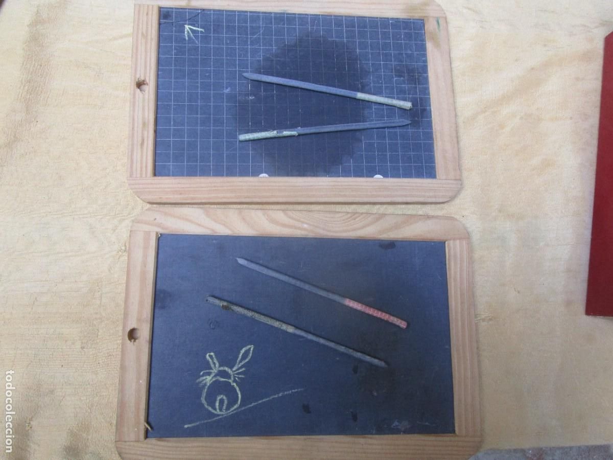 Escriban&iacute;a: Lote dos pizarras escolares con 4 pizarrines, marcos madera, 27x18cm, una cuadriculada. + info