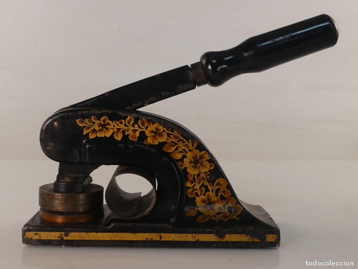 Writing Items: ANTIGUA MAQUINA PARA SELLOS FRIOS