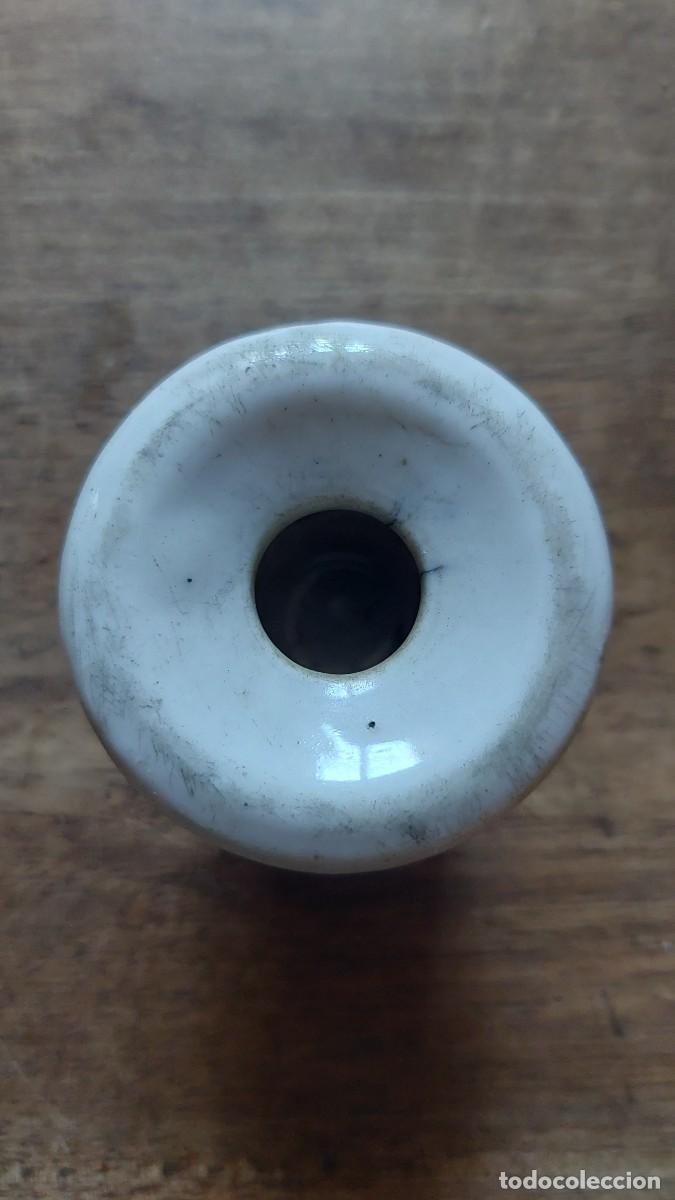 Escriban&iacute;a: Tintero de pupitre porcelana