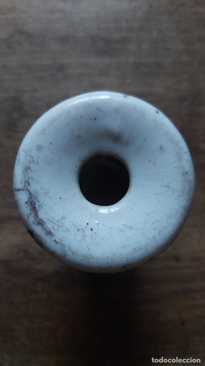 Escriban&iacute;a: Tintero de pupitre porcelana