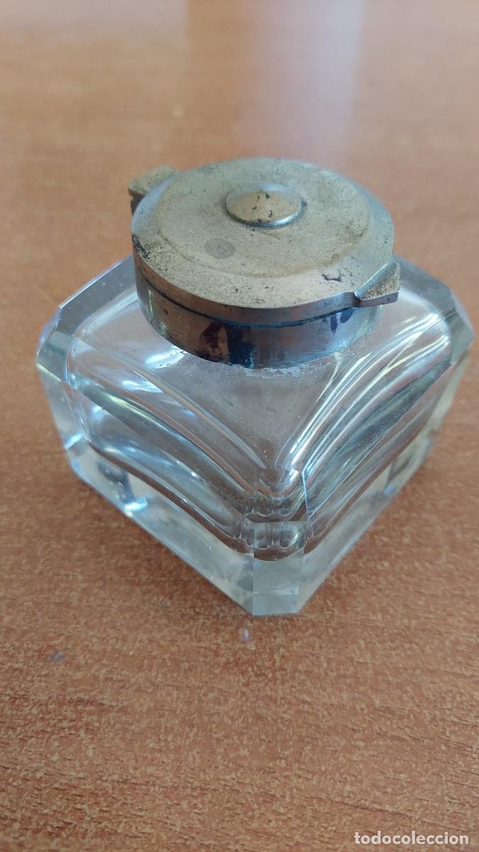 Escriban&iacute;a: Magn&iacute;fico tintero de cristal tallado