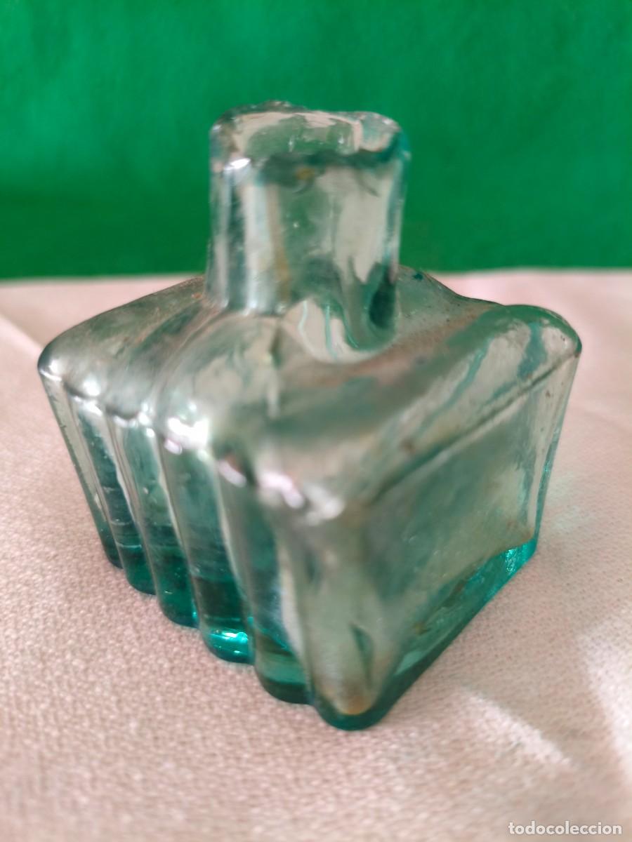 Escriban&iacute;a: ANTIGUO TINTERO DE CRISTAL VERDE. SIGLO XIX.