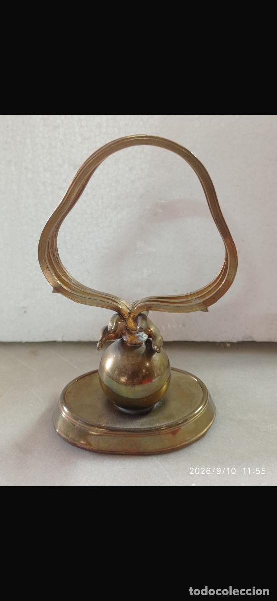 Escriban&iacute;a: Porta cartas de mesa despacho lat&oacute;n mano bronce s XIX 15x10cms