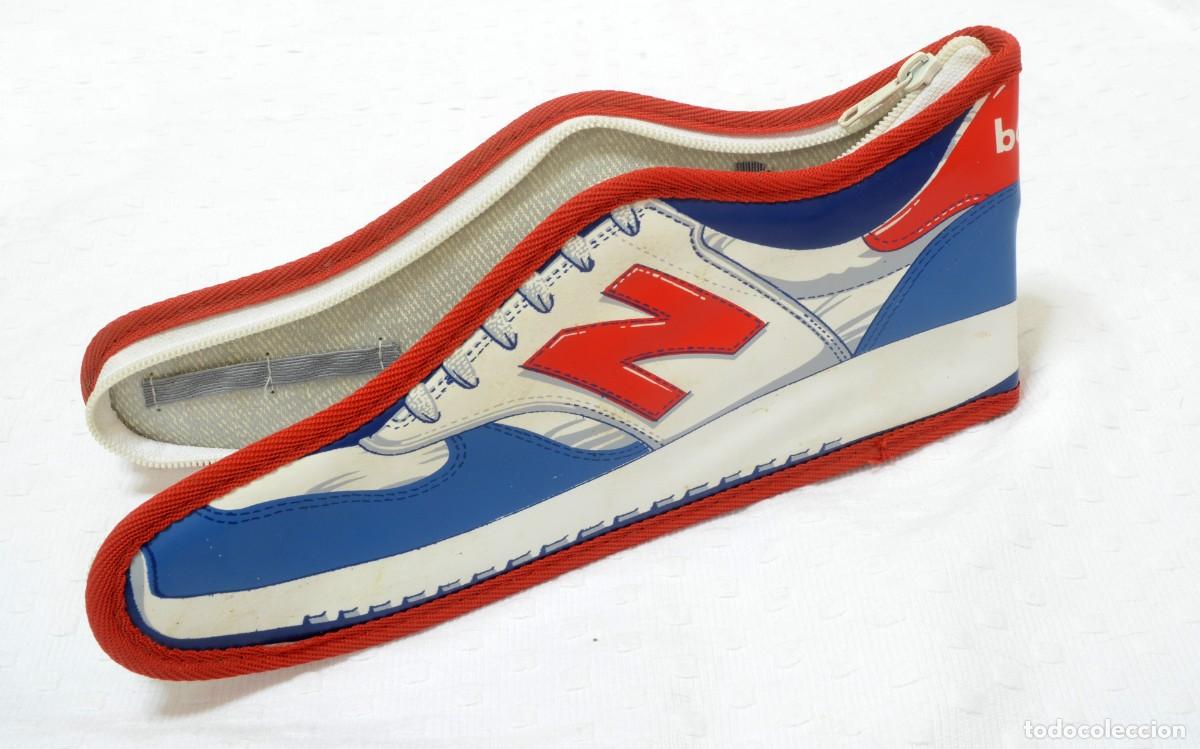 Escriban&iacute;a: Curioso estuche escolar con forma de zapatilla deportiva New Balanc, hecho en Espa&ntilde;la, vintage