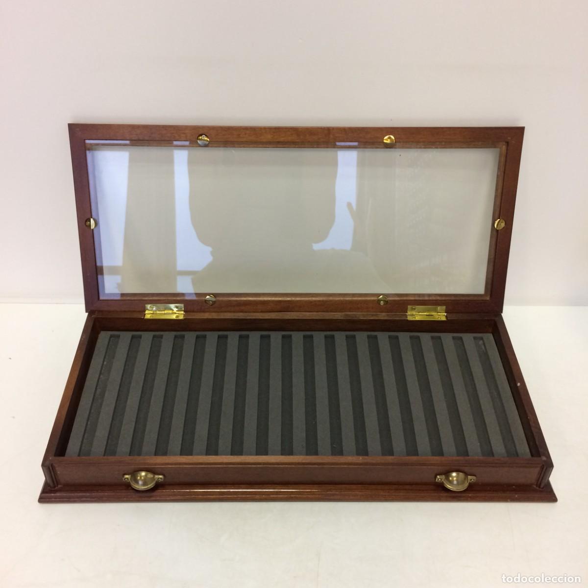 Escriban&iacute;a: Mueble Expositor / Vitrina para Plumas o Bol&iacute;grafos, Capacidad para 18 - Madera
