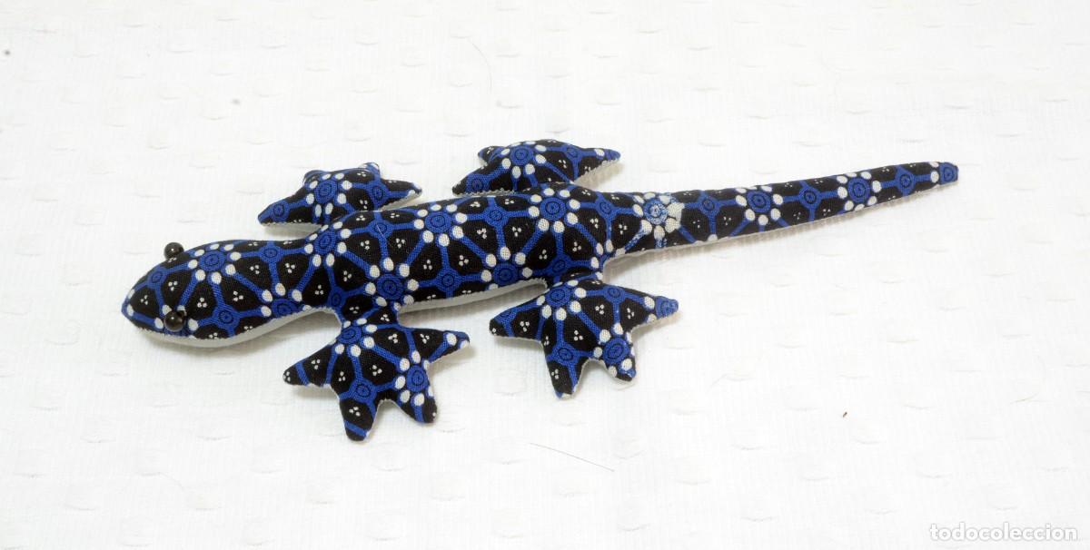 Escriban&iacute;a: Figura de lagartija o gecko de tela rellena de arena, pisapapeles, EXC+++