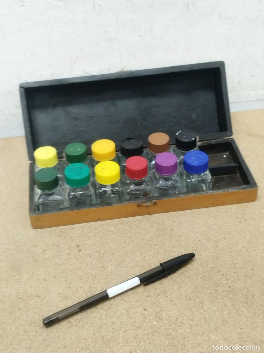 Escriban&iacute;a: Antigua caja con 12 botes vacios de tinta Pelikan de colores.