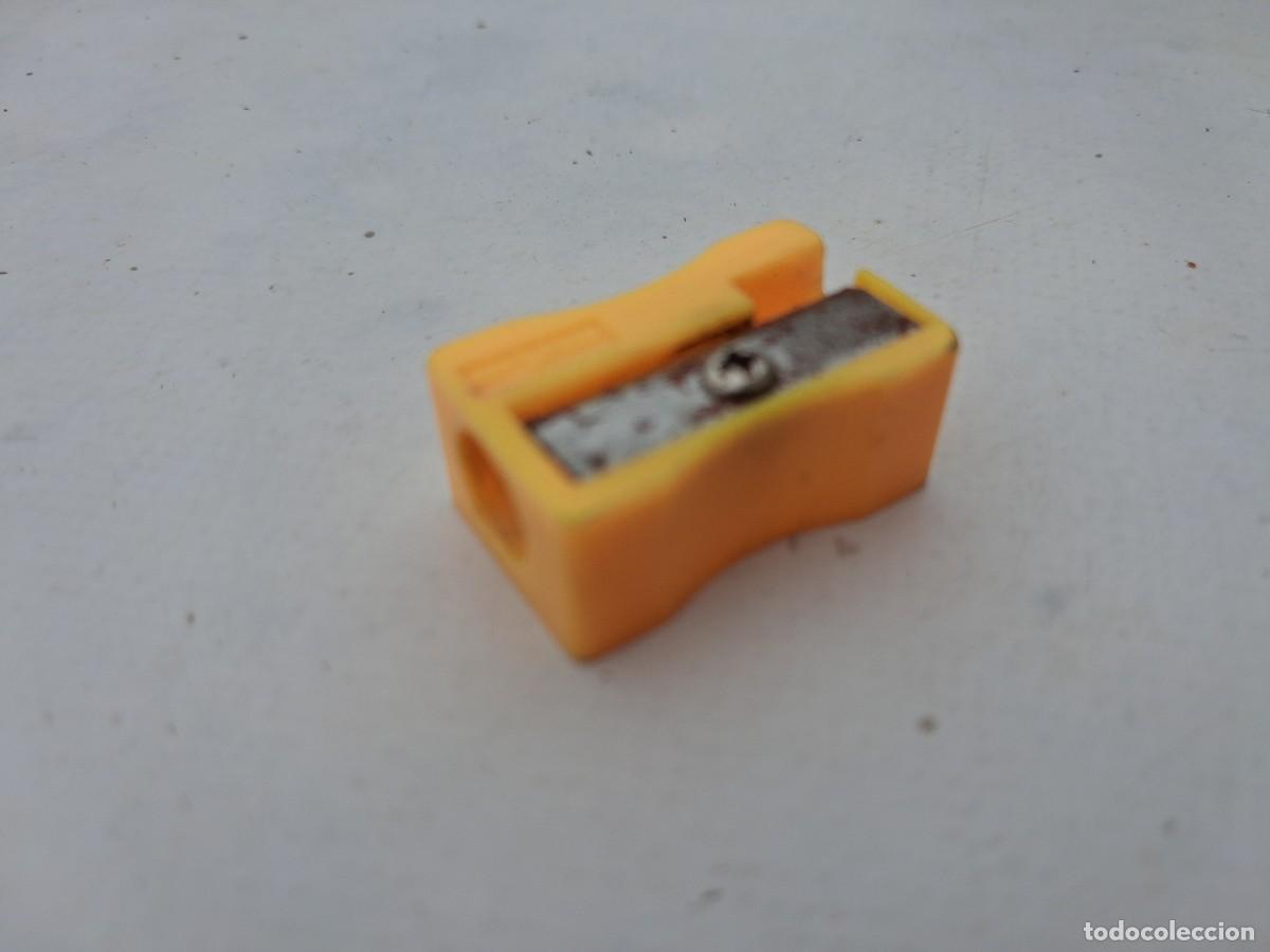 Escriban&iacute;a: sacapuntas amarillo vintage 80&acute;s