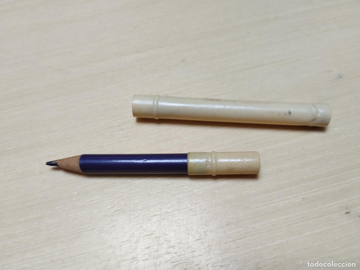Writing Items: BZB 03 TUBO DE PLASTICO PARA GUARDAR EL LAPICERO. LO USABAN CARPINTEROS, SASTRES ETC . APROX 9 CM.