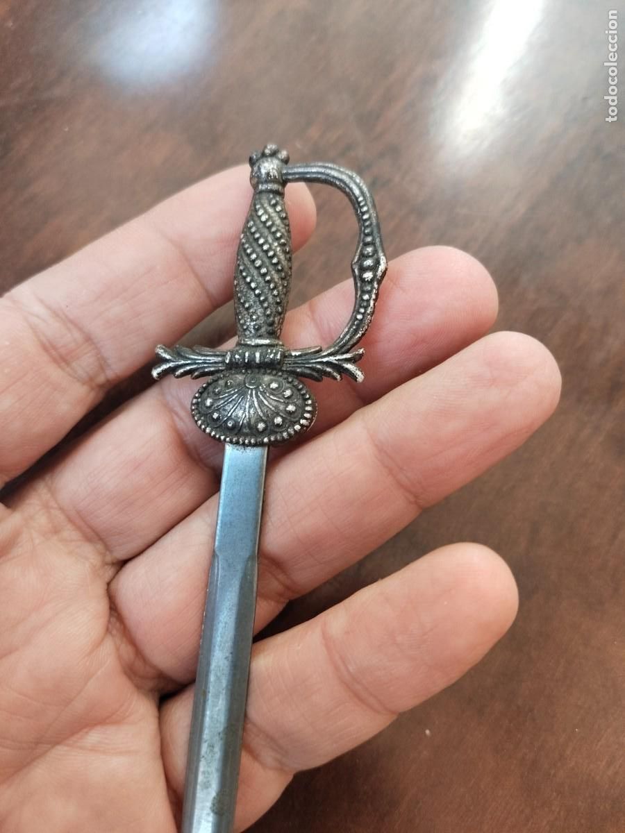 Escriban&iacute;a: Antiguo abrecartas espada. - Foto 2