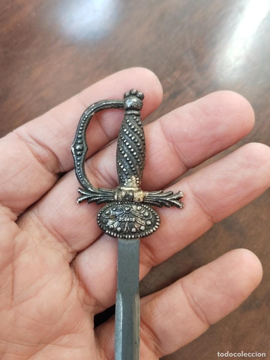 Escriban&iacute;a: Antiguo abrecartas espada. - Foto 4