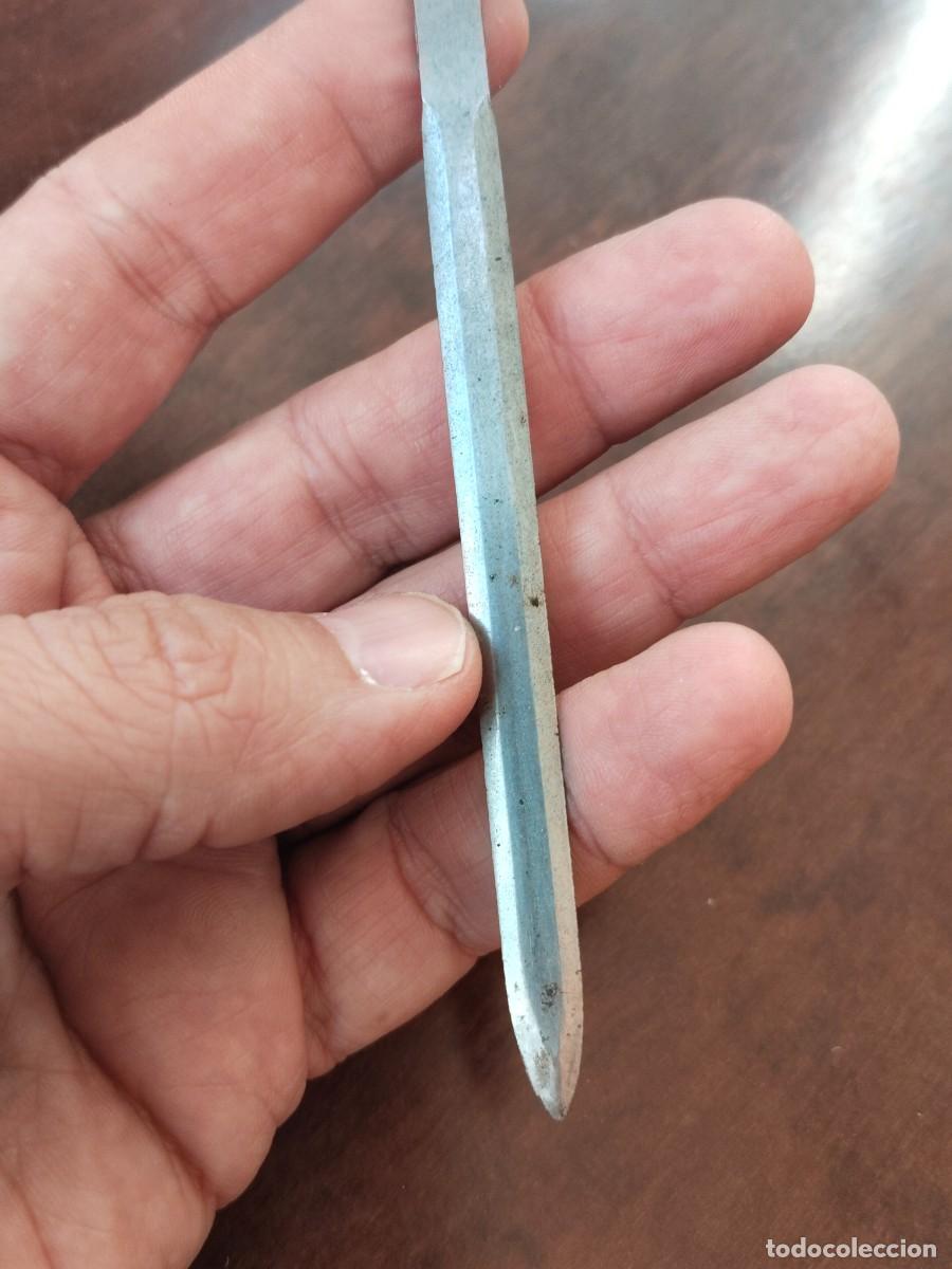 Escriban&iacute;a: Antiguo abrecartas espada. - Foto 8