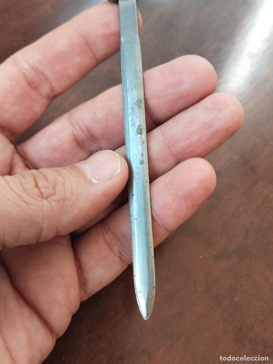 Escriban&iacute;a: Antiguo abrecartas espada. - Foto 9