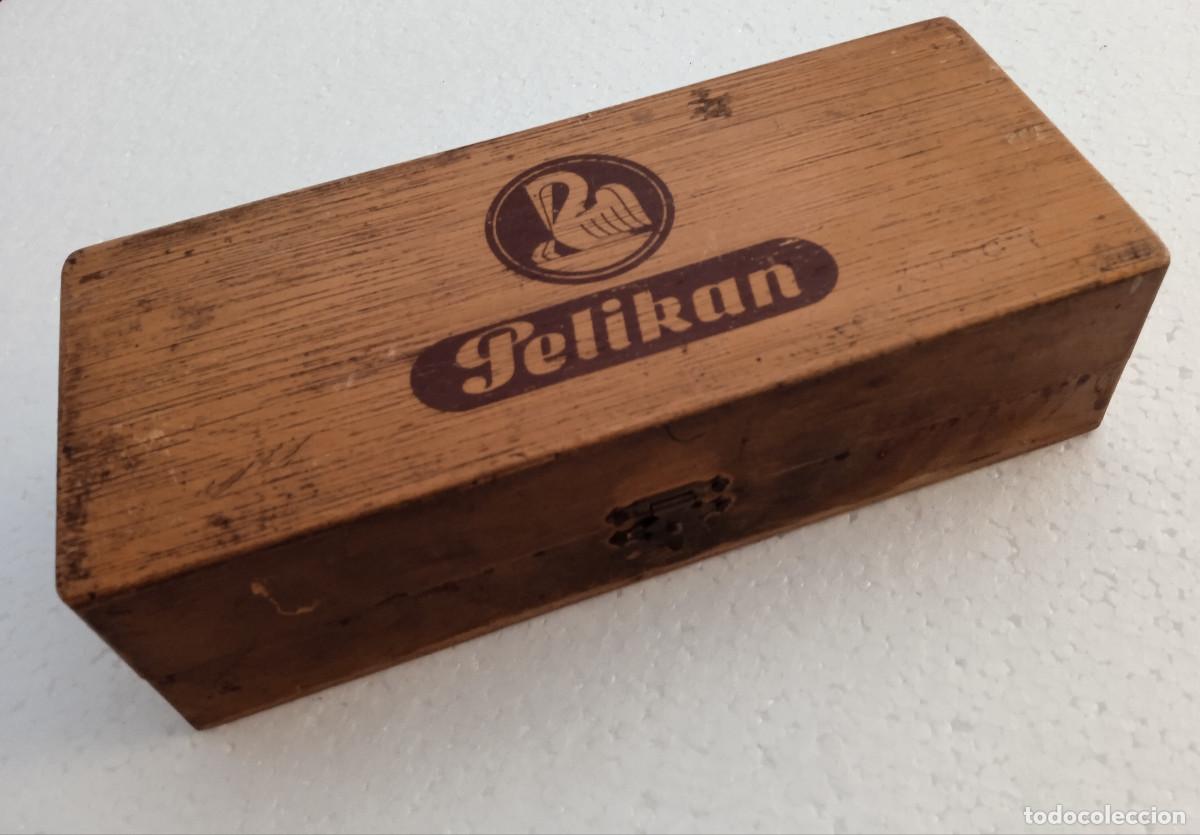 Escriban&iacute;a: Caja de tinteros Pelikan color, antigua.