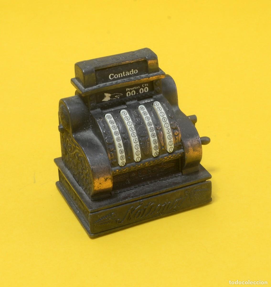 Escriban&iacute;a: Sacapuntas vintage en metal con forma de caja registradora antigua