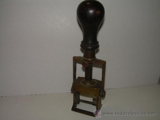 Estilogr&aacute;ficas antiguas, bol&iacute;grafos y plumas: ANTIGUO TAMPON DE BRONCE - Foto 2