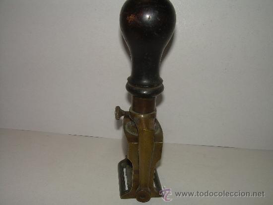 Estilogr&aacute;ficas antiguas, bol&iacute;grafos y plumas: ANTIGUO TAMPON DE BRONCE - Foto 5