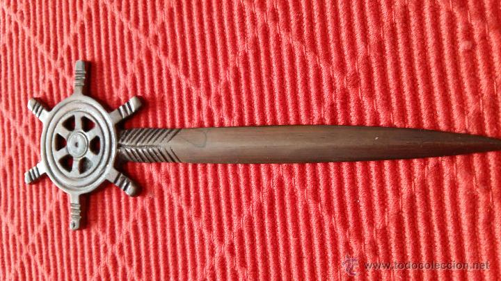 Stylos-plume Anciens, stylos-bille et becs de plume: abrecartas nautico bronce