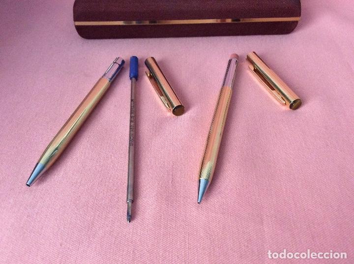 Cuatro Juegos De Bolígrafos Minimalistas Un Bolígrafo Negro Un