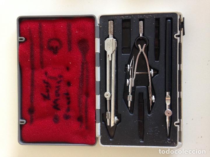 Estilogr&aacute;ficas antiguas, bol&iacute;grafos y plumas: Compas en su caja - Foto 1