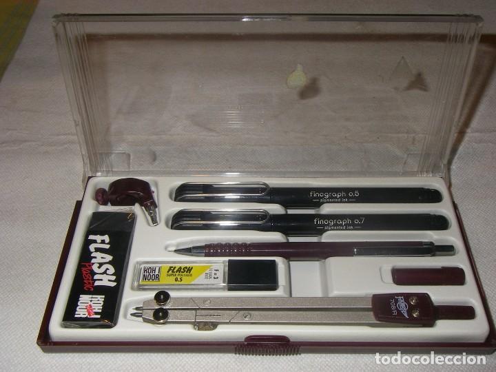 Estilogr&aacute;ficas antiguas, bol&iacute;grafos y plumas: Conjunto de comp&aacute;s marca Faibod con varios complementos. - Foto 1