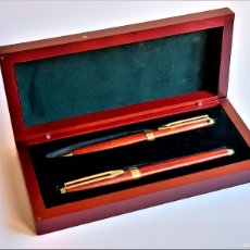 Stylos-plume Anciens, stylos-bille et becs de plume: BOLIGRAFO Y PLUMA METALICAS EN ESTUCHE DE MADERA. Lote 374809464