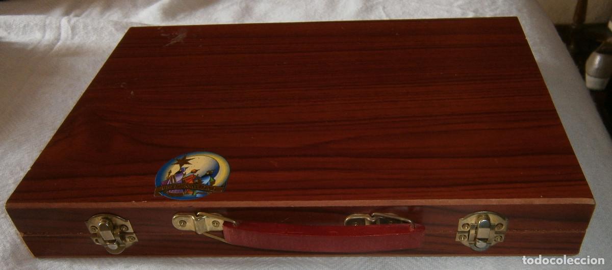 Estilogr&aacute;ficas antiguas, bol&iacute;grafos y plumas: caja de madera con complementos de colegio - Foto 2