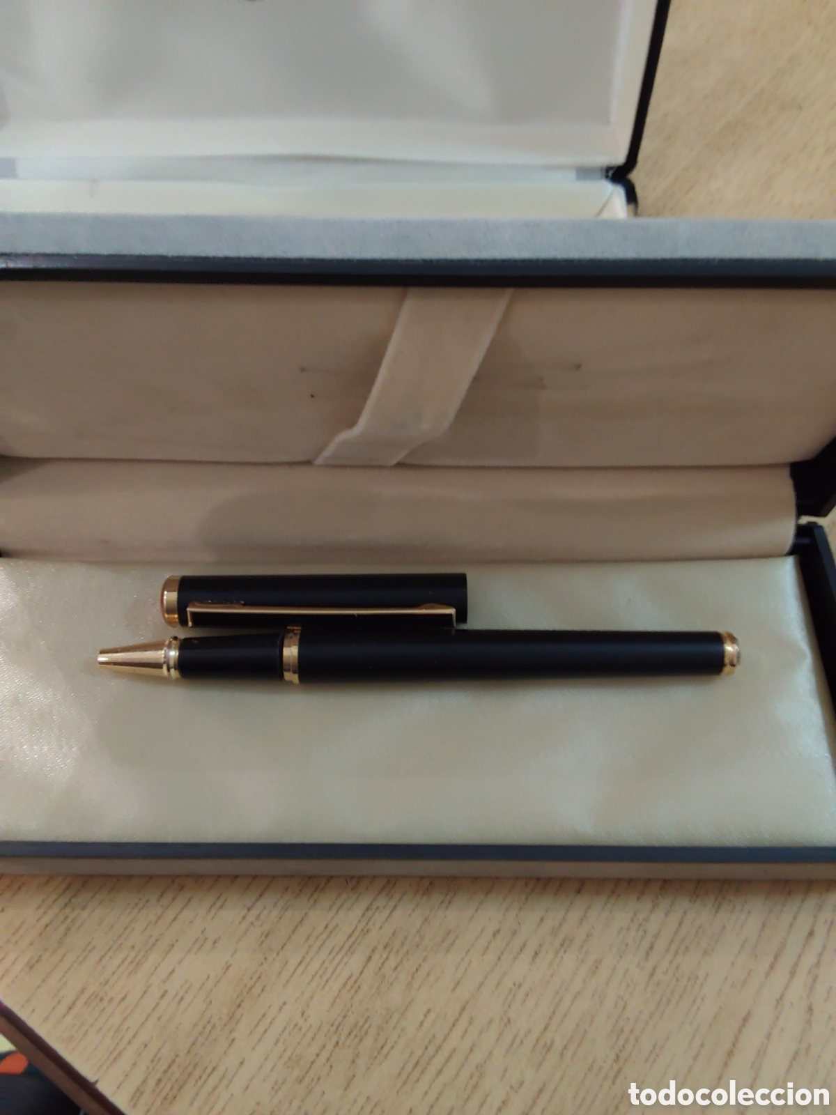 Estilogr&aacute;ficas antiguas, bol&iacute;grafos y plumas: Lote bol&iacute;grafos met&aacute;licos + pluma estilogr&aacute;fica