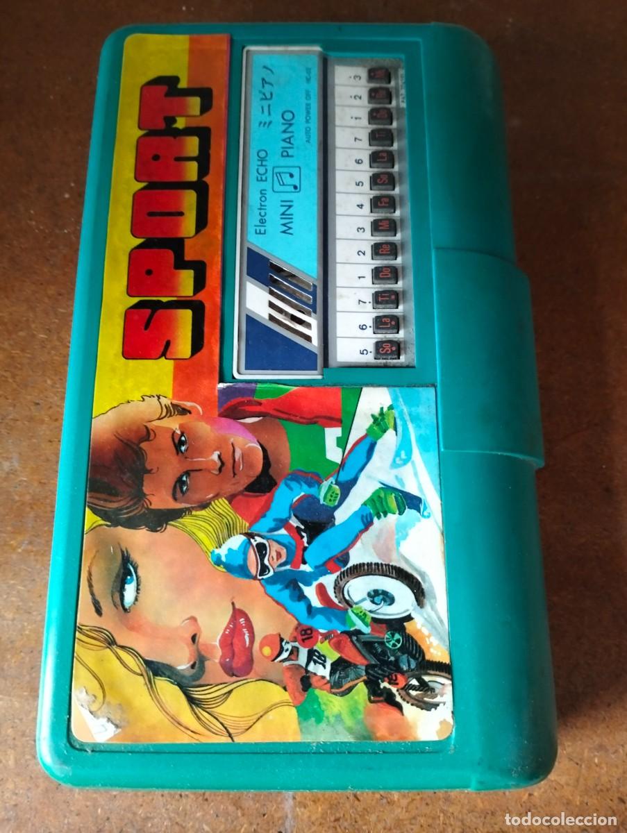 Estilogr&aacute;ficas antiguas, bol&iacute;grafos y plumas: ESTUCHE PLUMIER escolar vintage JUYPAL SPORT CON MINIPIANO. NUEVO