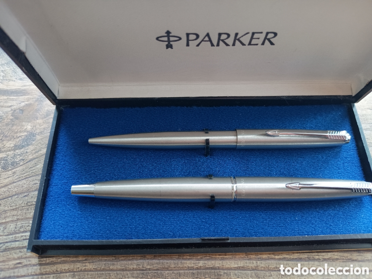 Stylos-plume Anciens, stylos-bille et becs de plume: CONJUNTO DE PLUMA Y BOL&Iacute;GRAFO PARKER 45 FLIGHTER TODO ACERO CEPILLADO CON CAJA A&Ntilde;OS 70