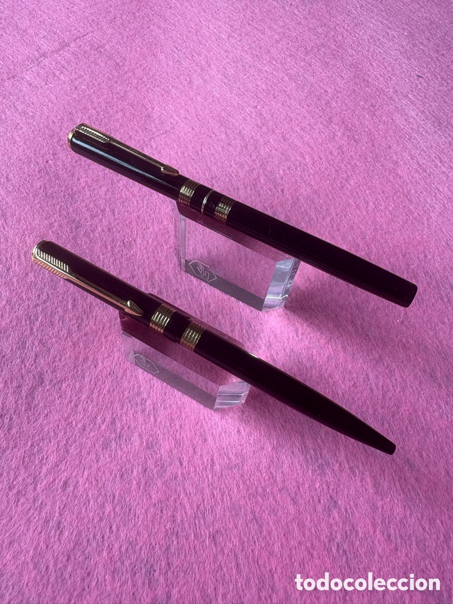 Estilogr&aacute;ficas antiguas, bol&iacute;grafos y plumas: Conjunto pluma y bol&iacute;grafo imitaci&oacute;n Parker a&ntilde;os 70 negro y dorado (A8)