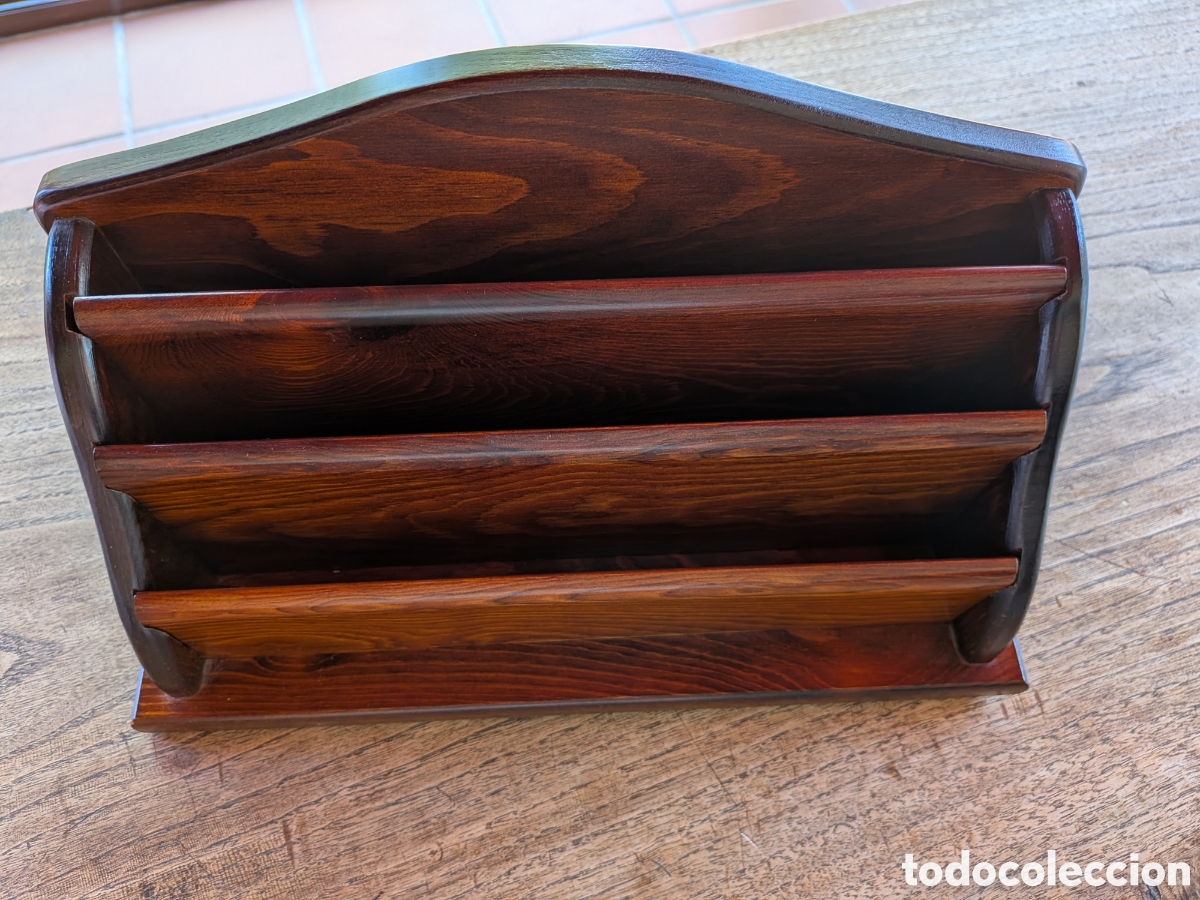 Estilogr&aacute;ficas antiguas, bol&iacute;grafos y plumas: Portacarta de madera con tres niveles