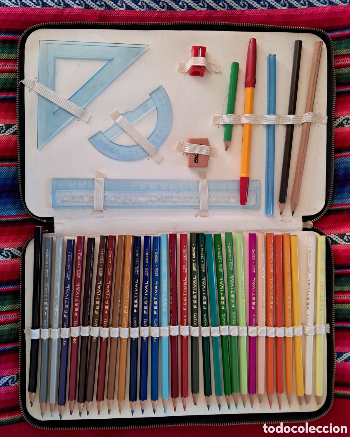 Estilogr&aacute;ficas antiguas, bol&iacute;grafos y plumas: Estuche escolar de 30 &ntilde;apiceros de colores Festival, regla y accesorios a&ntilde;os 80