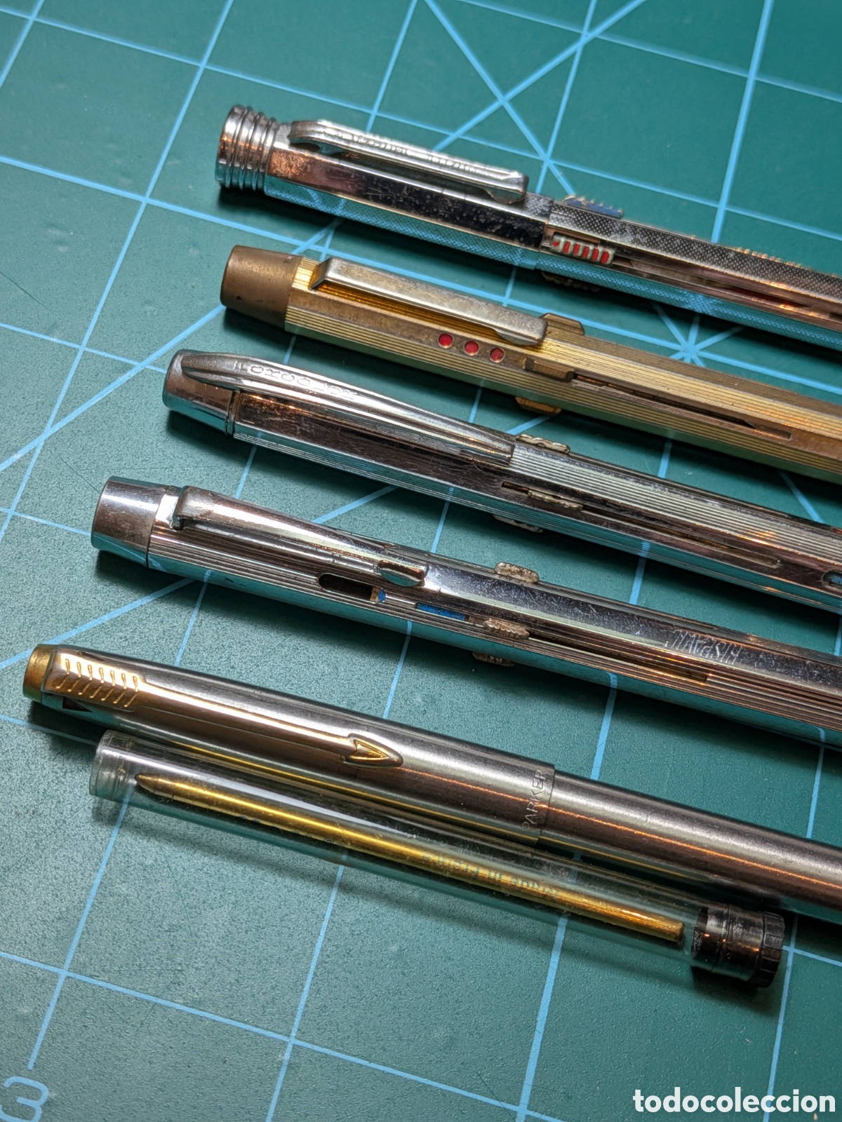 Estilogr&aacute;ficas antiguas, bol&iacute;grafos y plumas: 5 boligrafos de 4 colores ( 4 boligrafos y 1 lapiz de 4 colores)