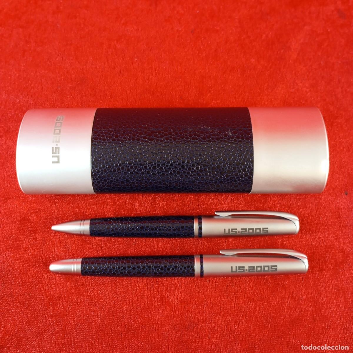 Estilogr&aacute;ficas antiguas, bol&iacute;grafos y plumas: SET DE BOL&Iacute;GRAFO Y PLUMA VINTAGE - MARCA US - 2005 - ACABADO E CUERO - 13,2 CM