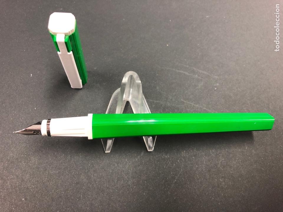 Plumas estilogr&aacute;ficas antiguas: Pluma cuadrada vintage a&ntilde;os 70